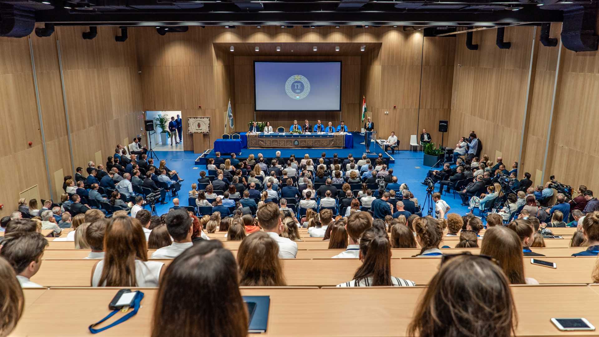 Átadták a Testnevelési Egyetem központi épületét