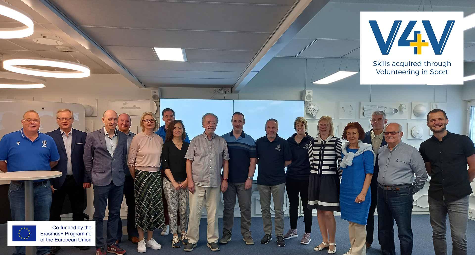 Az önkéntesek toborzását és megtartását támogató új eszközök megvitatása a V4V-partnerek Helsinkiben tartott találkozóján