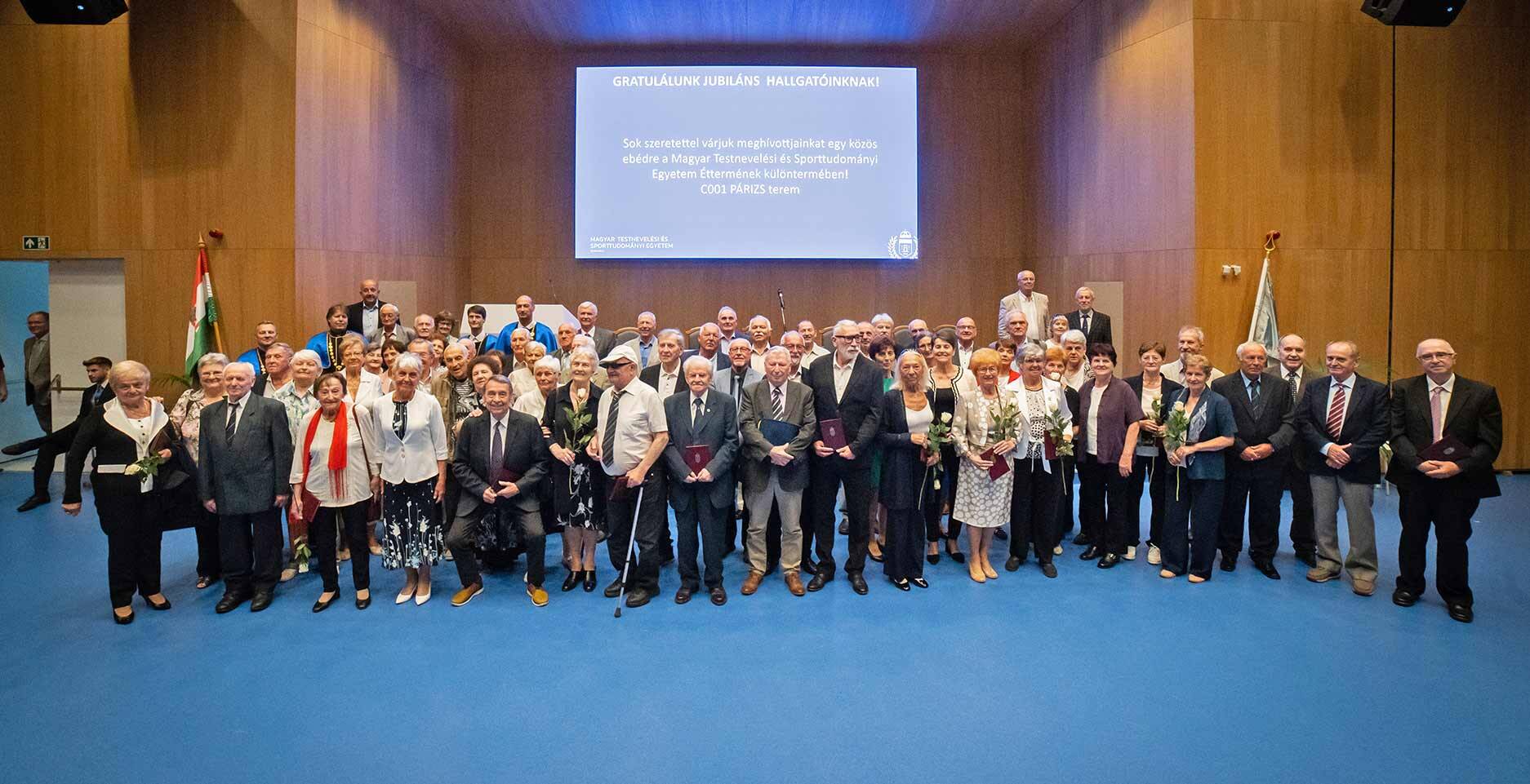 Jubileumi diplomaátadó a TF en 1