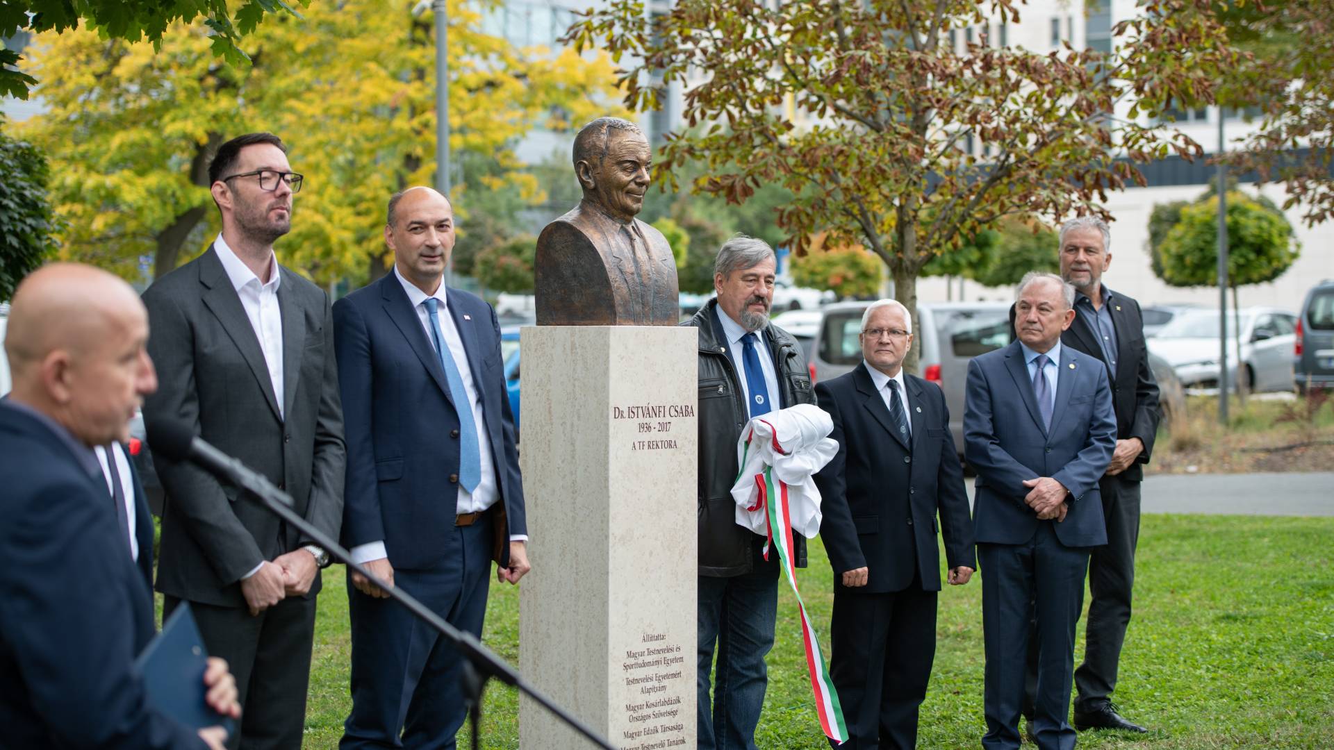 Felavatták Istvánfi Csaba szobrát